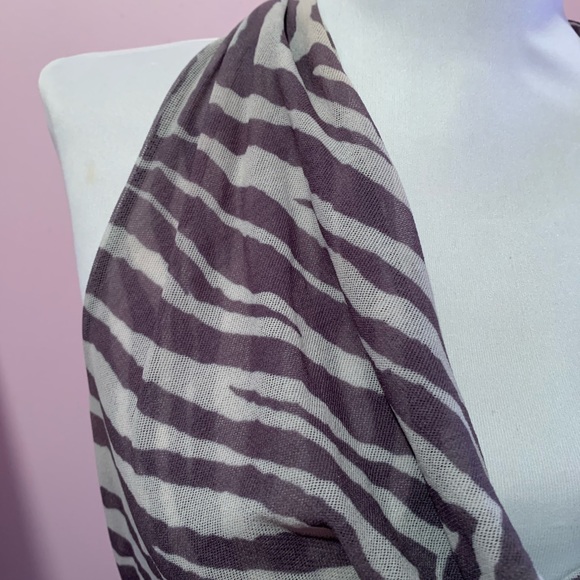 Bebe -Sheer Zebra design summer top M - Picture 9 of 9